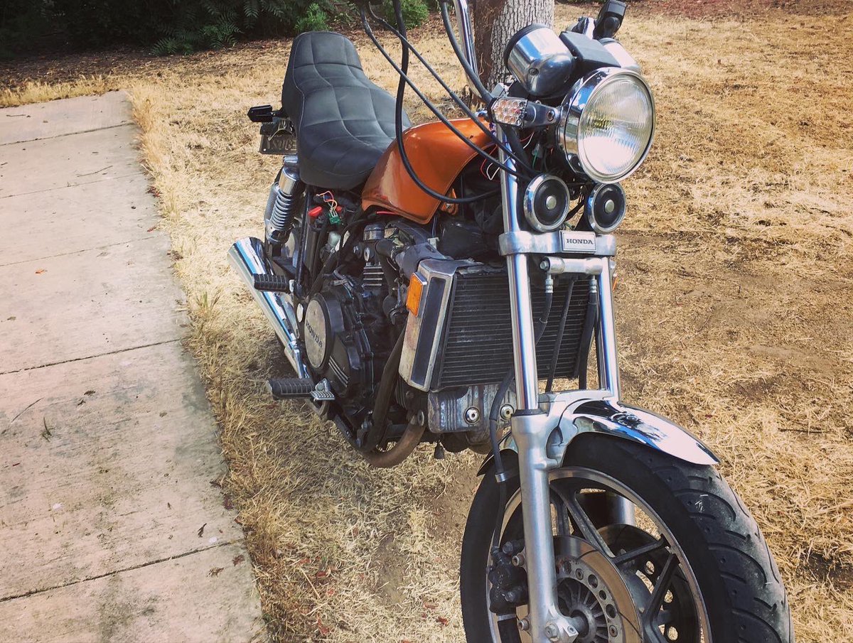 maskdpanda's tweet photo. Finished my 1983 Honda magna 750c. https://t.co/0fuXS2Ckmm