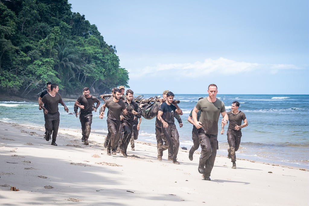 MarineNationale's tweet image. [#MondayMotivation 💪] @KohLantaTF1 ? Non, l'équipage du Mistral au centre d'entraînement au combat en forêt équatoriale du Gabon !⚓️