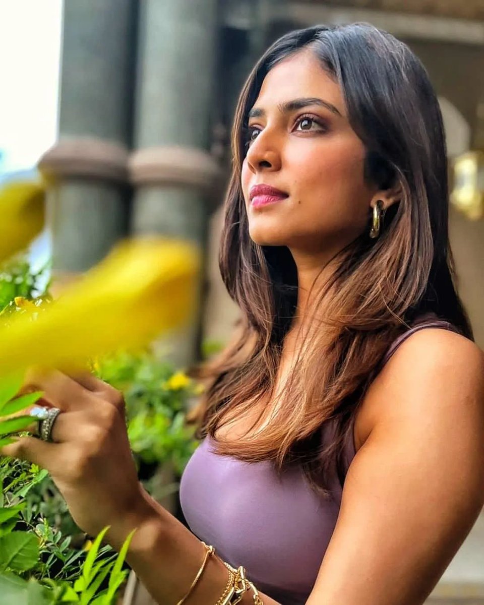 ClipsMallu's tweet photo. Malavika Mohanan 😘😘😘
#MalavikaMohanan #Malavika #BehindwoodsGoldMedals2022 #behindwoods https://t.co/ufs7fWS7iC