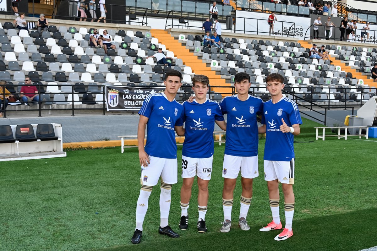 CDBLaAcademia's tweet photo. Pablo Guerrero, Álex López, Iñaki y Fernando fueron convocados con el primer equipo para el partido ante el Rayo Majadahonda llegando a debutar Pablo y Álex. #ParteDelBadajoz https://t.co/hAJzqtkNpk