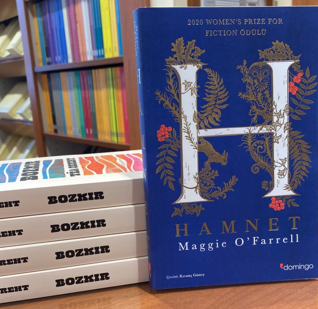 Soldaki okuma grubu için, sağdaki de ah kalbim! yani 😍 Maggie O'Farrell okumadiysaniz hâlâ çok geç değil..😌 Böyle kavuşmaları çok seviyorum. Çok duygusal oluyor.💛🌻 #maggieofarrell #hamnet