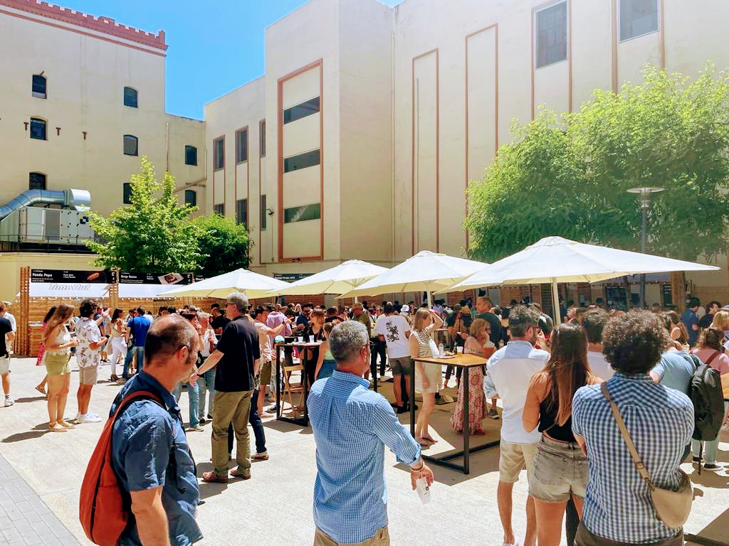 Èxit de públic del #TimetoEatFest a Antiga Fàbrica <a href="/EstrellaDammEs/">Estrella Damm Es</a> organitzat per <a href="/TimeOutBCN/">Time Out Barcelona</a> on el xef Jordi Esteve, de <a href="/Nectarigourmet/">Restaurant Nectari</a> , va cuinar un caneló de <a href="/galldelpenedes/">IGP Gall del Penedès</a> amb @calcotdevalls  i 'topping' de la nostra @llonganissadevic. Gràcies <a href="/DOP_IGP_cat/">DOP_IGP_cat</a>  per coordinar-ho