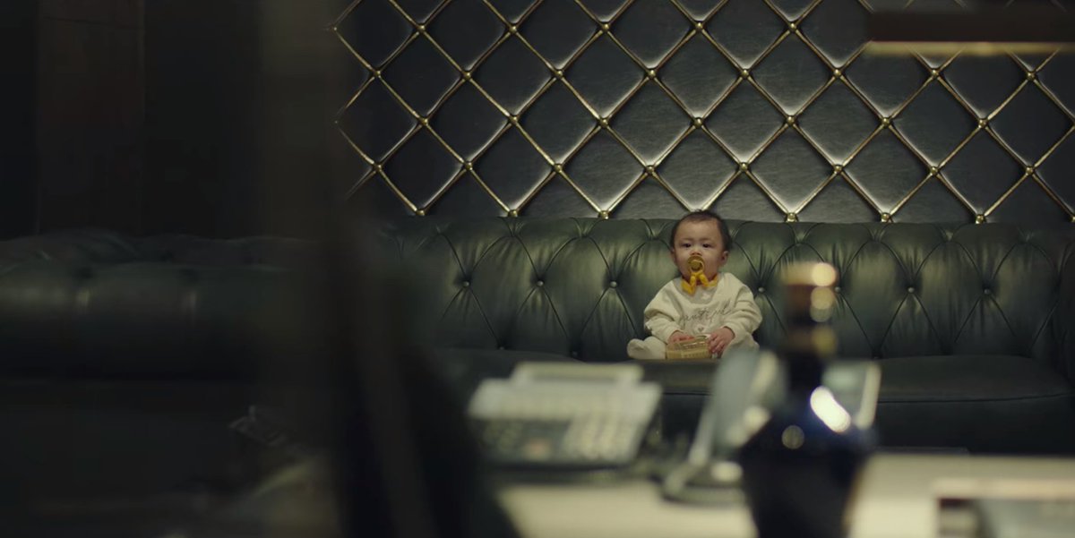 drama_analyst's tweet photo. I choose to interpret these scenes as foreshadowing for Mi-jeong and Gu getting a baby daughter. He would worship her, and Mi-jeong finally gets to carry someone on her back. Nobody can change my mind... 🥺
#MyLiberationNotes
#MyLiberationNotesEp16 https://t.co/YwJuD7aWMy
