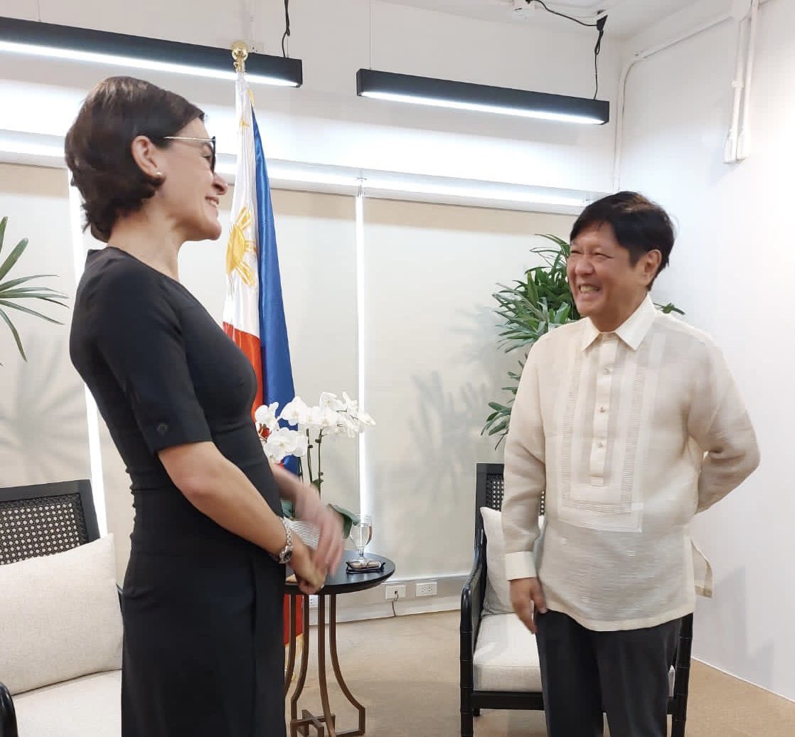 It was a great honour to meet President-elect <a href="/bongbongmarcos/">Bongbong Marcos</a> today. I presented him with a letter of congratulations from <a href="/BorisJohnson/">Boris Johnson</a>. We discussed the strong friendship between 🇬🇧 &amp; 🇵🇭 &amp; joint priorities inc economic development, climate, peace &amp; stability .