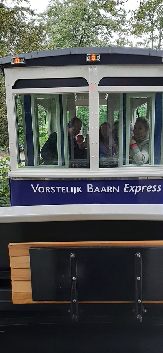 hanswijbrands's tweet photo. Wij rijden nu door het koude Baarn met een volle VB Express met Canadese toeristen die dagje Baarn doen. Ze worden nu geïnterviewd door @HoogendijkKees en ze hebben ook onze mayor @BmBaarn gezien. @blijmetbaarn zijn we. https://t.co/nKgN57dloa