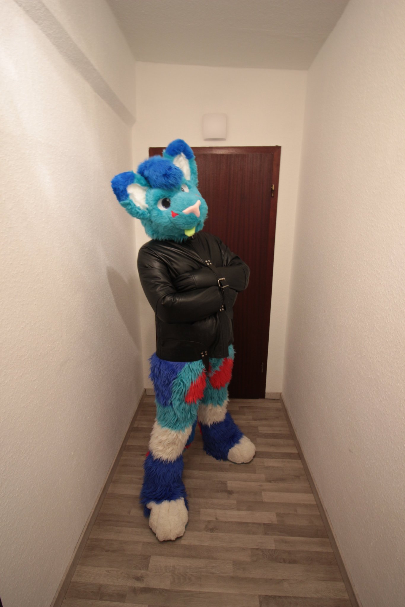 I have no idea how this happend again UwU Pic by: @SkyHuskyAD #Murrsuit #MurrsuitMonday #Bondage https://t.co/zxJCnGnyy6