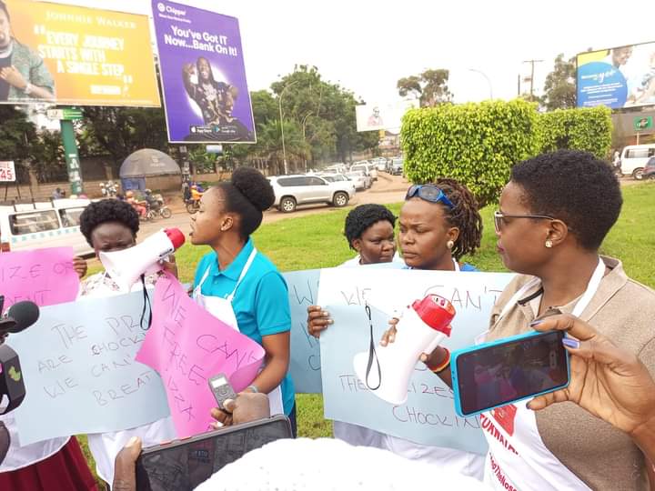 AyubKigongo's tweet photo. FDC's @AdekeAnna @DoreenNyanjura thank you for leading the #PriceMustFall Crusade.
One Uganda One People https://t.co/d2a2SjxhoE