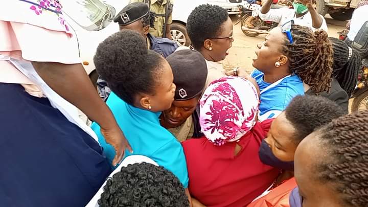 AyubKigongo's tweet photo. FDC's @AdekeAnna @DoreenNyanjura thank you for leading the #PriceMustFall Crusade.
One Uganda One People https://t.co/d2a2SjxhoE