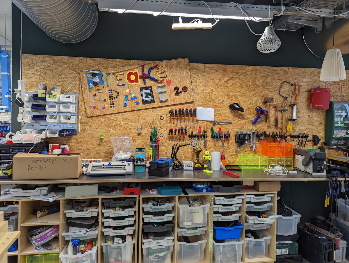 BerniSpieler's tweet photo. Wow I am impressed! #Future #Classroom #Lab in #Copenhagen @FCLabdk with #TrashLibaries #BreakerSpaces and a #LegoZone! Field trips at @MakeEd_EU #FabLearn #FabLearn22 #MakeEd https://t.co/jSwDmSG6qh