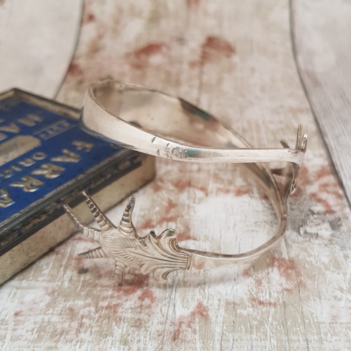 martisanne's tweet photo. Silverware dragon claw bracelet, steampunk bangle, sugar tong jewelry, vintage spoon bracelet, statement cuff bracelet, silver goth gift, D2 https://t.co/xjxHKWAIdT #EtsyTeamUnity #TMTinsta #StatementCuff https://t.co/d2Xx3DWVGp
