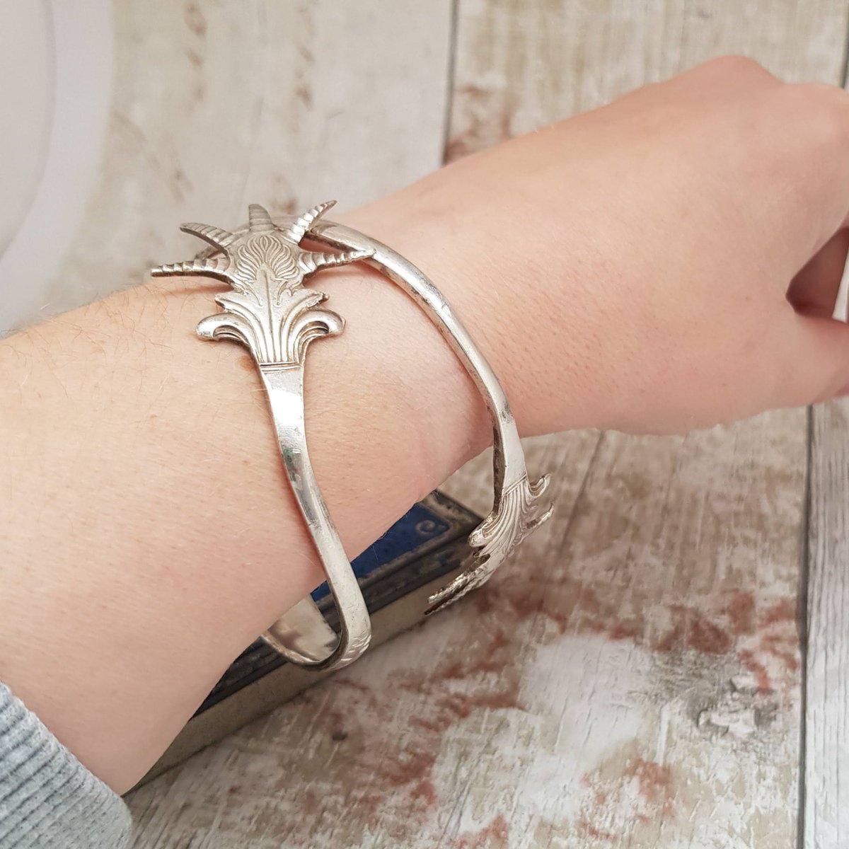 martisanne's tweet photo. Silverware dragon claw bracelet, steampunk bangle, sugar tong jewelry, vintage spoon bracelet, statement cuff bracelet, silver goth gift, D2 https://t.co/xjxHKWAIdT #EtsyTeamUnity #TMTinsta #StatementCuff https://t.co/d2Xx3DWVGp