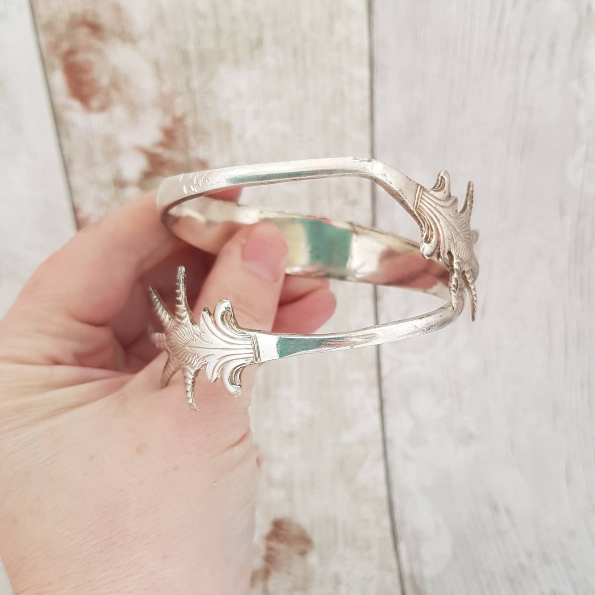 martisanne's tweet photo. Silverware dragon claw bracelet, steampunk bangle, sugar tong jewelry, vintage spoon bracelet, statement cuff bracelet, silver goth gift, D2 https://t.co/xjxHKWAIdT #EtsyTeamUnity #TMTinsta #StatementCuff https://t.co/d2Xx3DWVGp