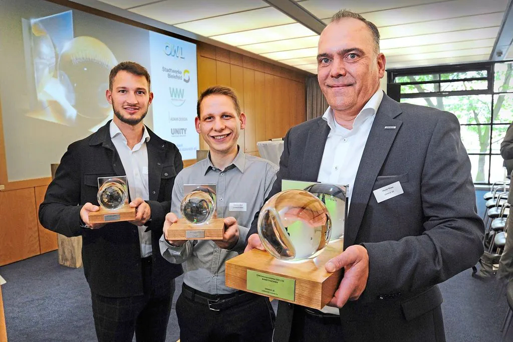 denios_se's tweet photo. Stolze Gewinner des #OWL- Innovationspreises! 93 Unternehmen hatten sich beworben und wir konnten in der Kategorie "Marktvisionen" mit DENIOS Connect überzeugen! Danke für diese Auszeichnung! https://t.co/M7eA5ufJ0K