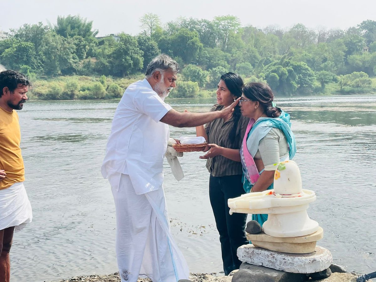 सोमवती अमावस्या पर माँ नर्मदा जी की शरण में <a href="/patel_pushplata/">Pushplata S Patel</a> @बेटी <a href="/phalitspatel/">Phalit Singh Patel</a> के साथ जाकर प्रार्थना की ,आज की सुखद शुरुआत के साथ दिन प्रारंभ हुआ ।माँ की कृपा बनी रहे <a href="/PMOIndia/">PMO India</a> <a href="/JPNadda/">Jagat Prakash Nadda</a> <a href="/AmitShah/">Amit Shah</a> <a href="/vdsharmabjp/">VD Sharma</a> <a href="/HitanandSharma/">हितानंद Hitanand</a> <a href="/BJP4MP/">BJP Madhya Pradesh</a> @pratigyasinghp <a href="/PrabalPatel4/">Prabal Patel</a> <a href="/Dev_Jurix/">🚩卐Bhardwaj 卐🚩</a>