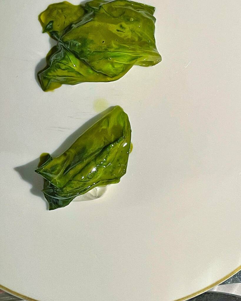 DanielSkurnick's tweet photo. Ristorante Reale. Part Two.
.

Lettuce with gin and sour cream
Linguine pasta with red peppers
Tomato gaspacho and strawberries
Roasted endive with potatoes and rosemary
Orange.
.
#ristorantereale #reale #italia #casadonnareale https://t.co/lSAh6DSZbY https://t.co/H77NKxJMHW