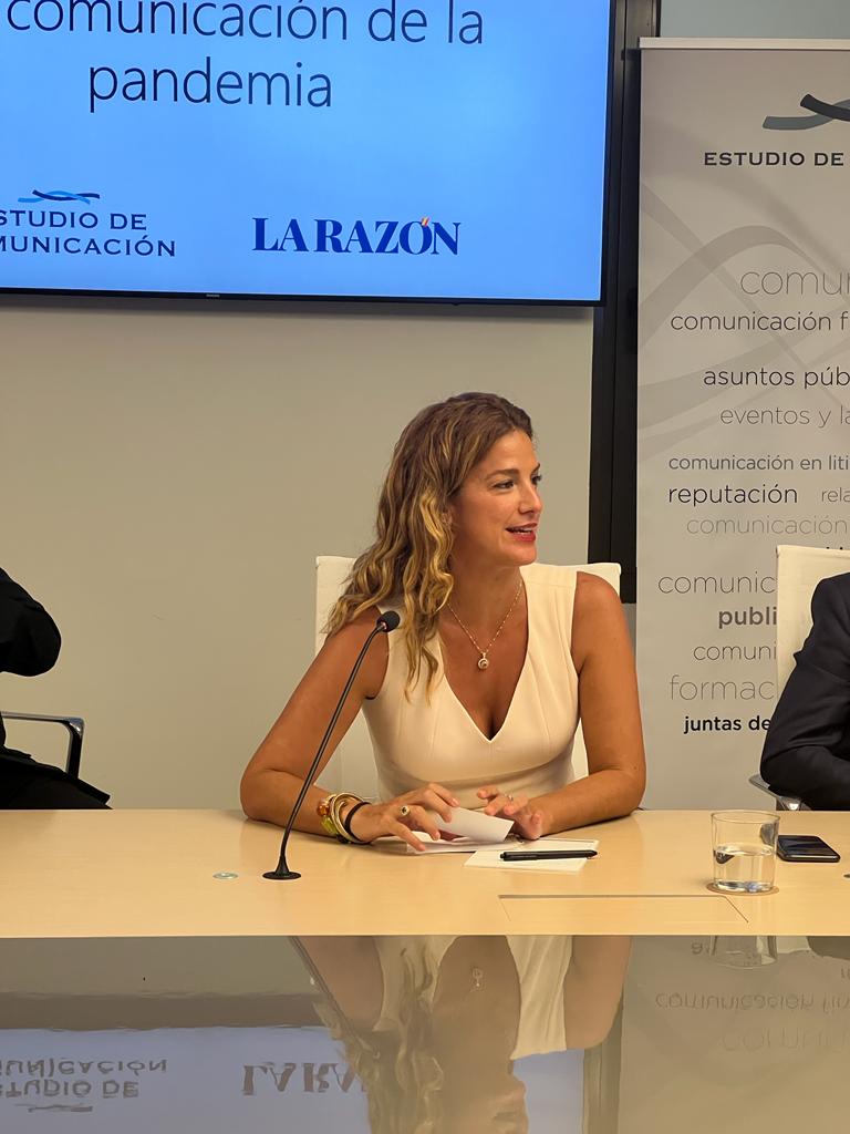 Silvirs's tweet photo. 🔴@ElenaMantillaG1, directora general de Inspección y Ordenación Sanitaria de la Comunidad de #Madrid: "es posible que cometiésemos errores, pero lo hicimos lo mejor que pudimos e hicimos un sobre esfuerzo". 👏
#EdCTalks https://t.co/Ml7UdvrX92