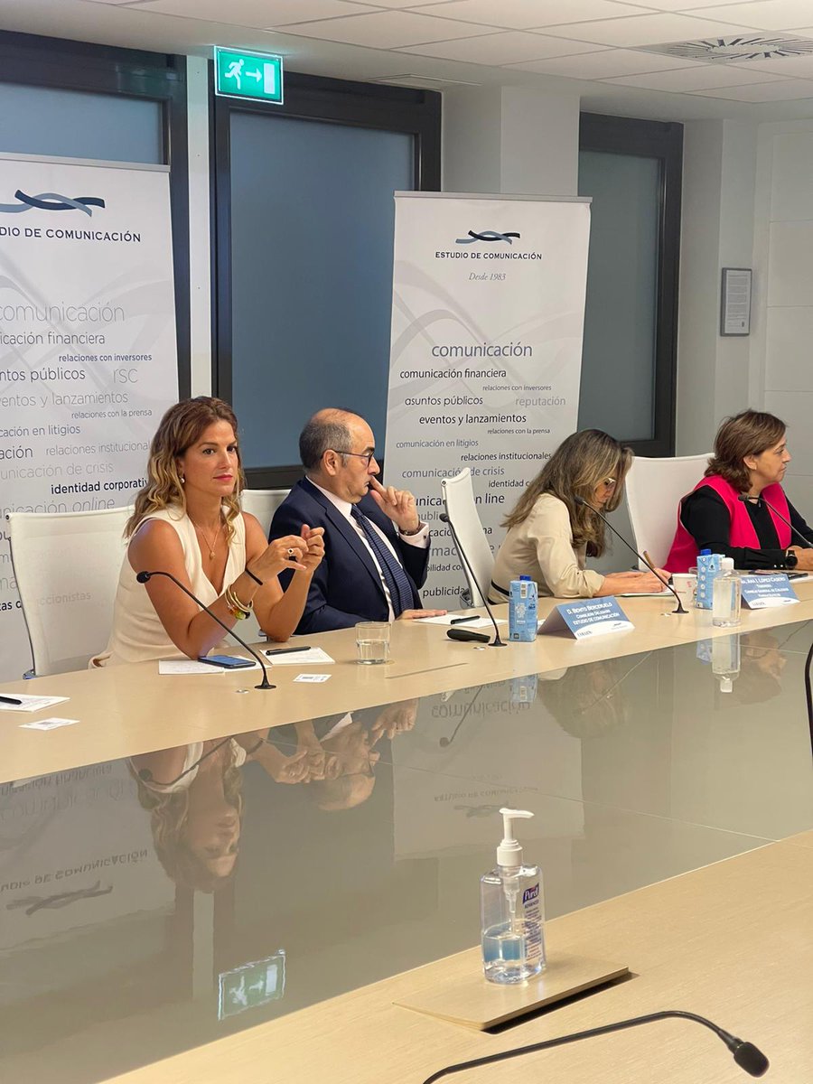 Silvirs's tweet photo. 🔴@ElenaMantillaG1, directora general de Inspección y Ordenación Sanitaria de la Comunidad de #Madrid: "es posible que cometiésemos errores, pero lo hicimos lo mejor que pudimos e hicimos un sobre esfuerzo". 👏
#EdCTalks https://t.co/Ml7UdvrX92