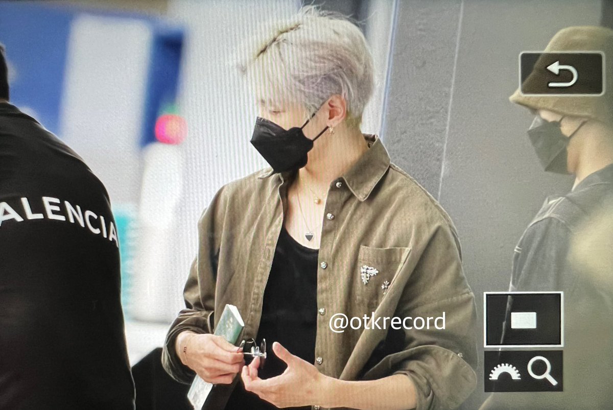 LOOKSTY's tweet photo. He's Perfect #TAEYONG https://t.co/eQWwNoNeRr