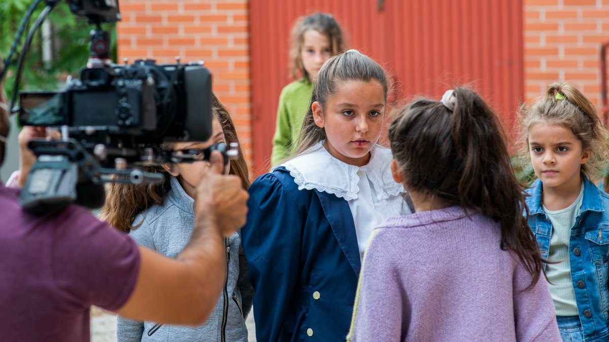 AldeasEspana's tweet photo. “Resiliente”, un cortometraje de @GongarTania que cuenta con el apoyo de @aldeasinfantiles_es, ha resultado 🎬🏅 finalista del @cinelanzarote #ficl22, un certamen calificador para los @PremiosGoya @Academiadecine. ¡¡ENHORABUENA!! https://t.co/ZSKNEW12EQ