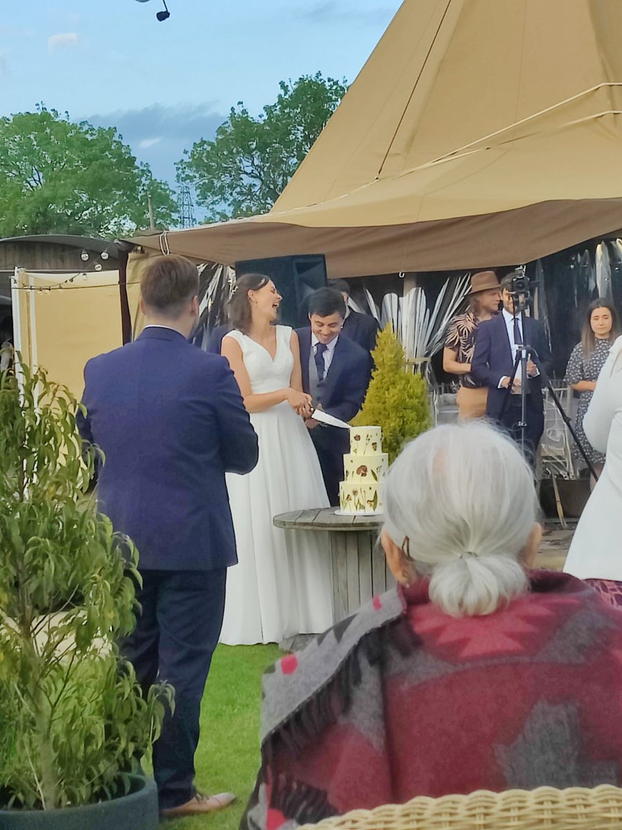 Wedding weekend complete!
So proud of my eldest cousin for finally putting a ring on it. 
Alex and Kathryn 2k22 onwards 

And don't they look amazing cutting that cake!