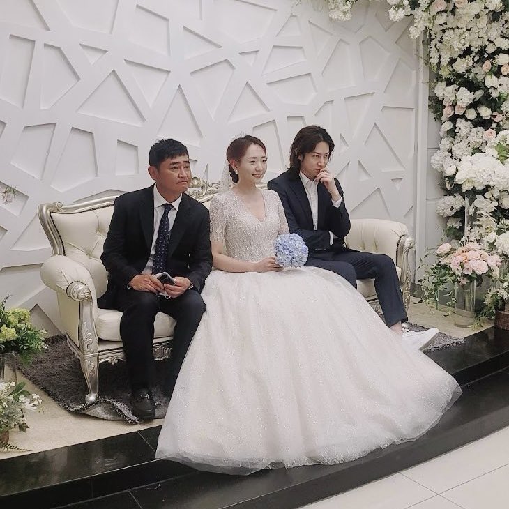 liming.ee 💍2022.05.28💍
귀한 시간 내어 오셔서 축하해주시고 축복해주신분들
너무너무 감사드립니다 예쁘게 잘 살겠습니다☺️

바쁘신 와중에 사회 봐주신 김희철님,
축가 불러주신 오마이걸 승희,효정,비니님
앞으로도 쭉~ 대박나길!!!