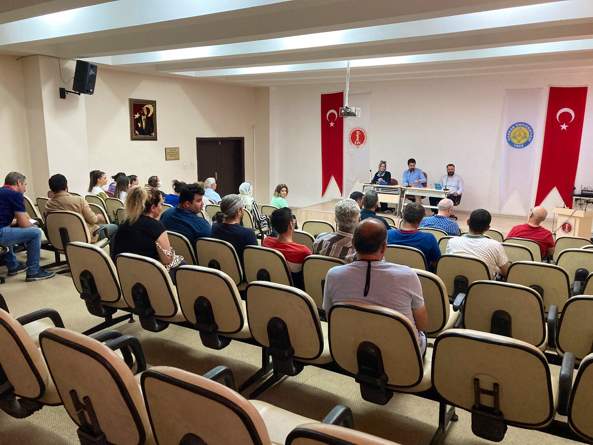 Yıl sonu değerlendirme toplantısı MYO Müdürümüz Doç. Dr. Ragıp Terzi’nin yaptığı sunum ile gerçekleşti. Toplantıya bölümlerimizin tüm hocaları katılım sağladı.