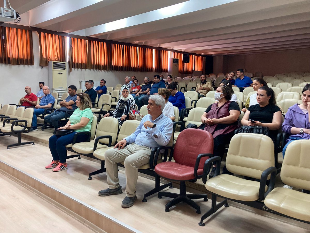 SSBMYO1's tweet photo. Yıl sonu değerlendirme toplantısı MYO Müdürümüz Doç. Dr. Ragıp Terzi’nin yaptığı sunum ile gerçekleşti. Toplantıya bölümlerimizin tüm hocaları katılım sağladı. https://t.co/2Yka7ciDLP