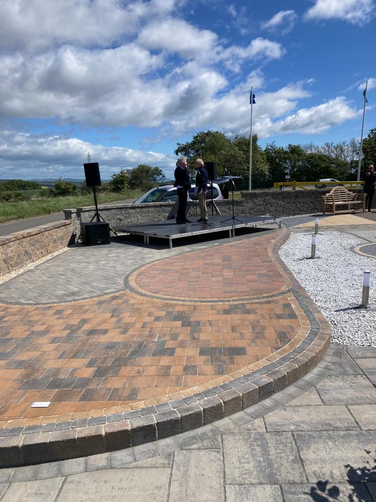 Impressive work by NBG Partner, @Cartmore_supply, who unveiled the largest landscaping display in Scotland at their new facility in Fife! 🌳 The state-of-the-art display was officially launched by former Prime Minister Gordon Brown and covers over 1,000 square meters👏
