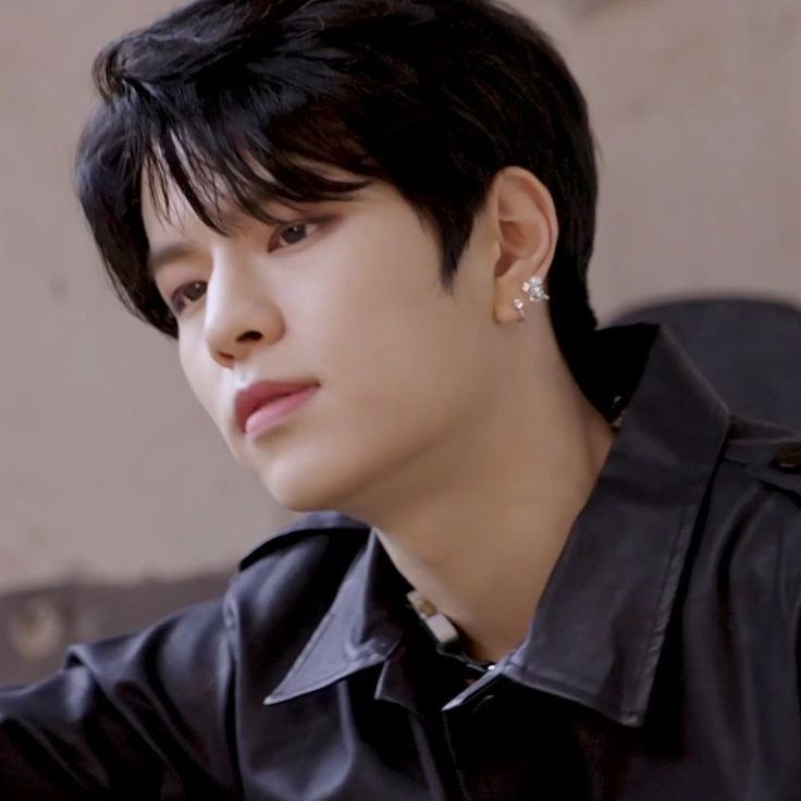︎
︎
          aistro kozume.⠀
          ksm fc.
          new account, new to rp (medyo?)
          like / rt to be mutuals.