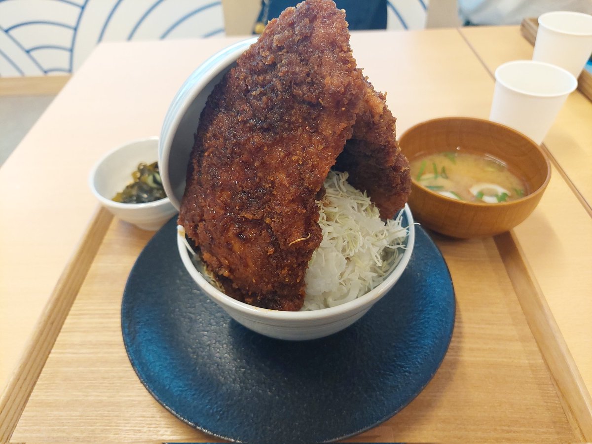 wakki_tabi's tweet photo. 道の駅くるくる鳴門にやっといってきました(*´∇｀)ﾉ
平日だと渋滞はないけど、人はたくさんって感じですねー
#道の駅スタンプラリー #道の駅くるくる鳴門 #ソースカツ丼定食 https://t.co/KjOt5mfIne