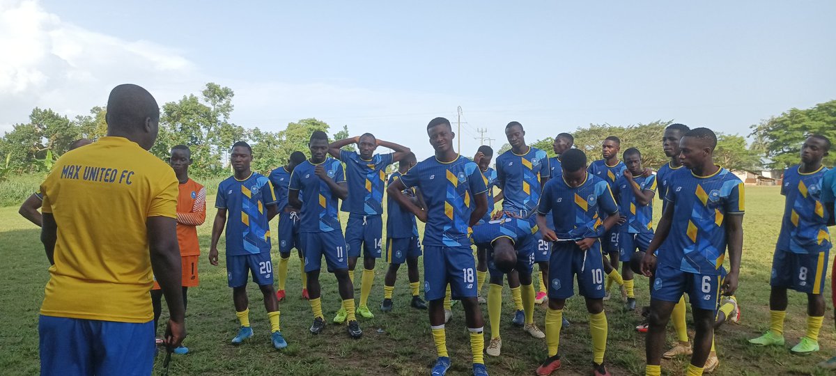maxunitedfc's tweet photo. Max United Football Club 
#Présaison 
#TravaillerSansRelâche
"Le foot commence par la tête continue par le coeur et finit par le pieds."
L'écoute est une qualité à développer au football... https://t.co/kYYVxXl1ty