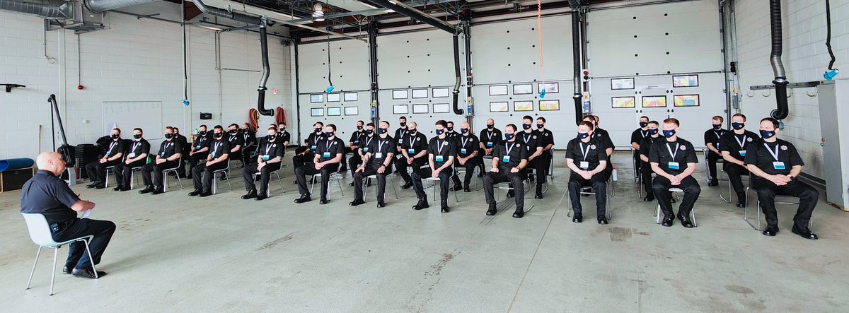 sfrs_trainees's tweet photo. This morning the trainees of @fire_scot course #T422 met with Deputy Chief Officer (DCO) Haggart. DCO Haggart welcomed our 36 new trainees &amp; discussed how important SFRS's values of #Safety, #Teamwork, #Innovation,&amp; #Respect are to the role of a #firefighter. 🔥🚒 #WeAreSFRS https://t.co/AQQY0xI1GL