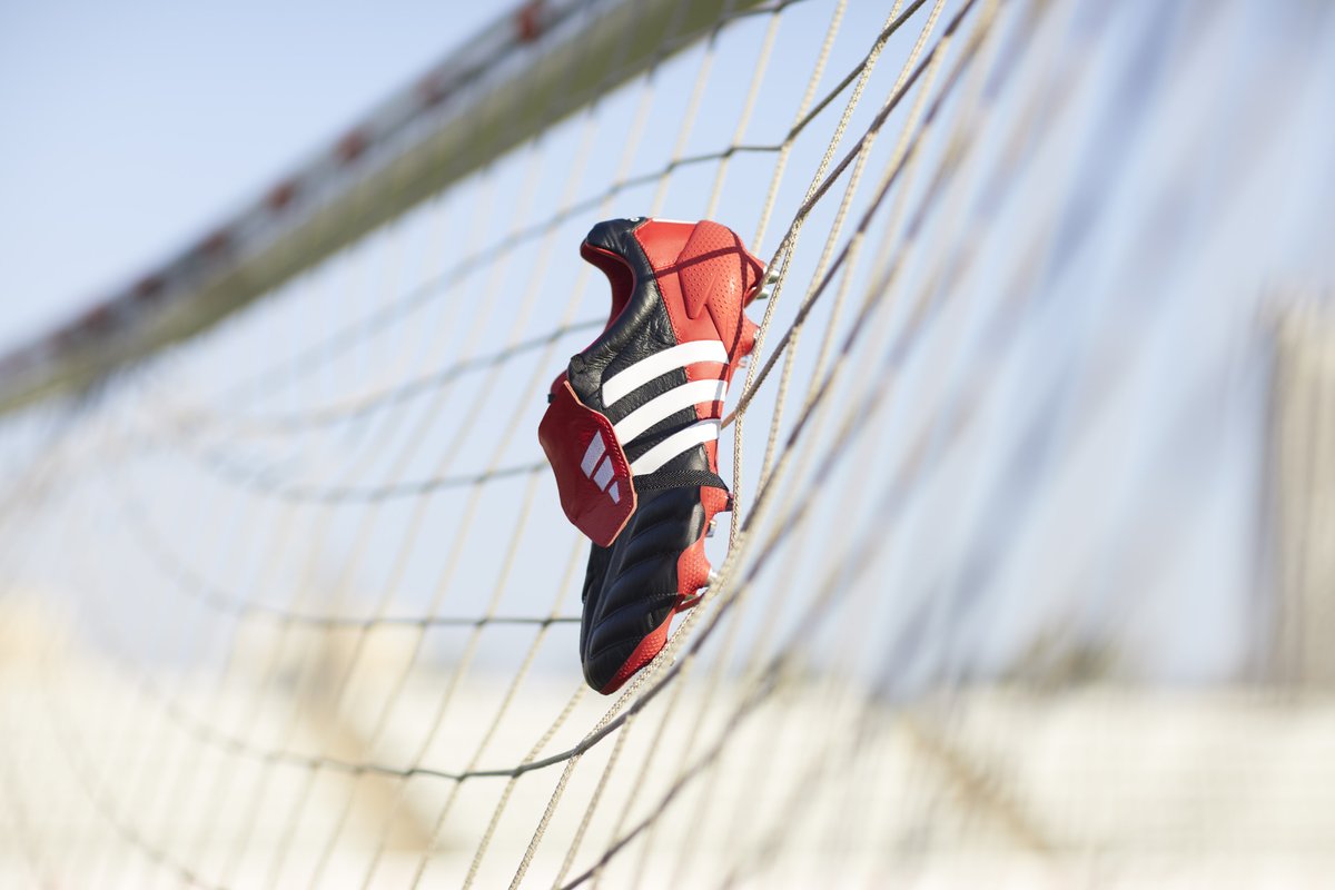 FourFourTwo's tweet image. They're here – and they're beautiful 😍

Adidas have released NEW Predator Mania boots to celebrate 20 years since Zinedine Zidane's iconic Champions League winner 👌

trib.al/RzCSWOo