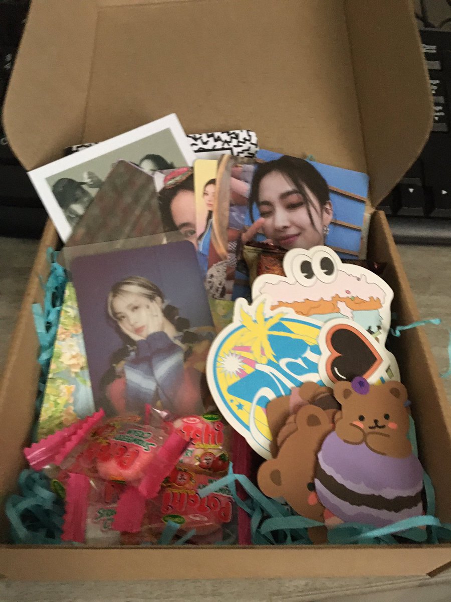 Kore_Cartph's tweet photo. κ° π | mail day! #koremails κ±
Thank you so much @addtoanjo β€οΈ ryujin arrived safely πcute ng packing daming freebies and you gave me a official sticker ng cil π₯Ίπ₯Ί mabubusog talaga ako neto π€£thank youuu again po~ more transactions to youu hehe #Fromanjo https://t.co/3iyEe15tn2