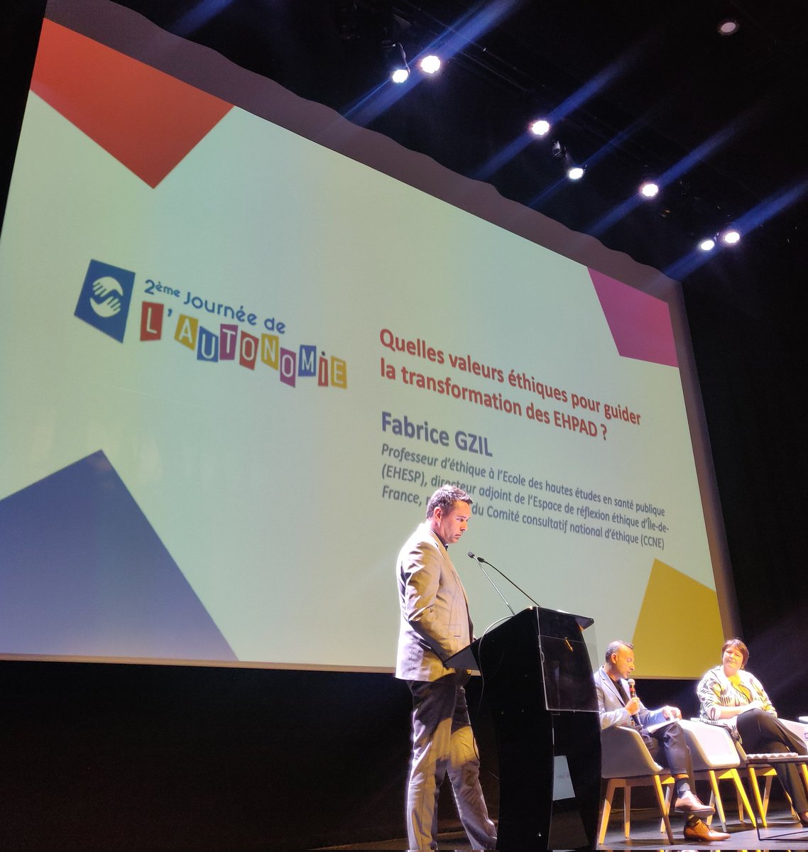 Venez, ou connectez vous ! Des idées, des propositions, des réponses seront avancées pour nos "Maisons du Grand Âge" (parce que "EHPAD" on n'aime pas du tout). Transformation centrée utilisateurs, dans une approche domiciliaire. <a href="/FGzil/">Fabrice Gzil</a> <a href="/EHESP/">EHESP</a> <a href="/mutualite_fr/">Mutualité Française</a> <a href="/Groupe_VYV/">Groupe VYV</a>