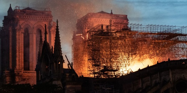 maderasvaronars's tweet photo. Desde mañana 31 de mayo se vuelve a permitir el acceso al público a la plaza de la Catedral de #NotreDame. En este post te explicamos la importancia de la #estructurademadera en la extinción del #incendio https://t.co/8HqOLJ6cb2

#madera #maderasostenible #maderareal https://t.co/ToZy2JBrSi