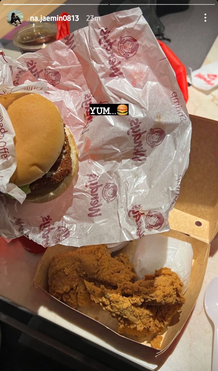 AlegreJaja's tweet photo. NAG WENDYS SI JAEMIN HAHAHAH Laughtrip kasi mga 1am, nag wendy's din kami. Same hotel, same floor, same food and same mirror. 😭 Kung di pa to destiny, ewan ko nalang!!!
@NCTsmtown_DREAM

#BeginAgain_KPOP #NCTDREAM_Beatbox 
#JAEMIN #NCT https://t.co/et9rXbtJpR