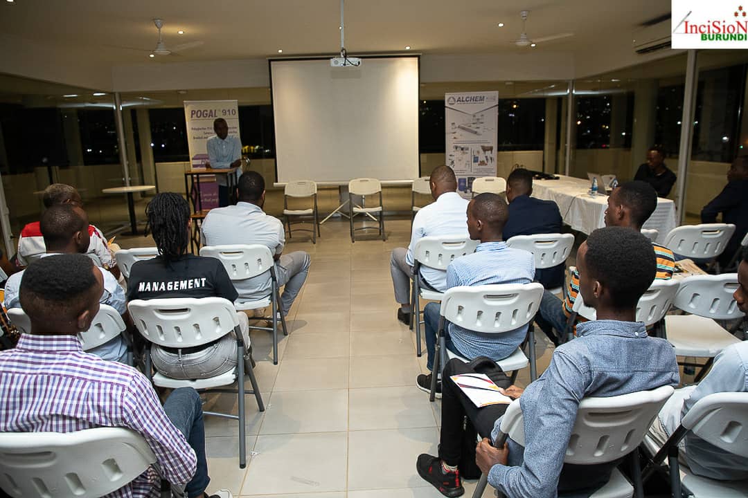 IngoMagazine's tweet photo. Dr Muryango Dauphin, un des panelistes, ajoute que « Lors des internats, on doit déjà identifier notre passion ».
#Burundi 
#ingomag 
#VisitBurundi 
#Abatwip 
#BeautifulBurundi 
#COSESCA https://t.co/m1LsWq8lgN