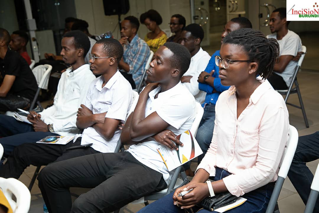IngoMagazine's tweet photo. Dr Muryango Dauphin, un des panelistes, ajoute que « Lors des internats, on doit déjà identifier notre passion ».
#Burundi 
#ingomag 
#VisitBurundi 
#Abatwip 
#BeautifulBurundi 
#COSESCA https://t.co/m1LsWq8lgN