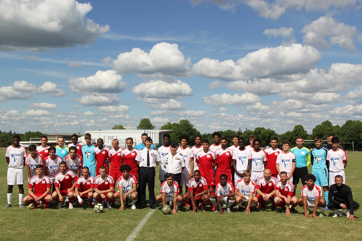 asnlofficiel's tweet image. Mercredi dernier, les U19 de l'#ASNL ont inauguré le terrain honneur de la base aérienne de Nancy-Ochey. 
👉 Les joueurs de Nicolas Florentin ont battu l'équipe de France de l'armée de l'air et de l'espace (2-1).
➡ Plus de photos sur bit.ly/3a6pZUm