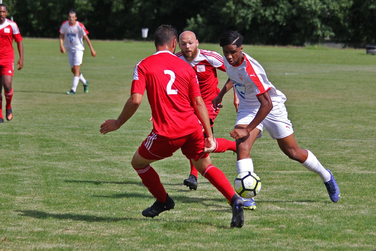 asnlofficiel's tweet image. Mercredi dernier, les U19 de l'#ASNL ont inauguré le terrain honneur de la base aérienne de Nancy-Ochey. 
👉 Les joueurs de Nicolas Florentin ont battu l'équipe de France de l'armée de l'air et de l'espace (2-1).
➡ Plus de photos sur bit.ly/3a6pZUm