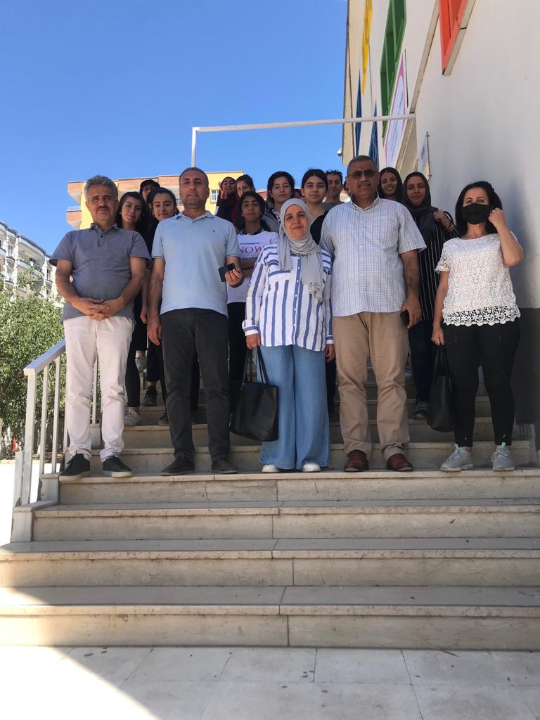 KTML47's tweet photo. "Üniteden Aktiviteye" etkinliği kapsamında daha önce okulumuzda ve çeşitli kurumlara yöneticilik yapan saygıdeğer Eşref SARUHAN okulumuzu ziyaret etmiş ve eğitimde geçen tecrübelerini öğrencilerimizle paylaşmıştır. @Murat69_Demir @AhmetBilen0647 @mardinfinalokul @kiziltepemem47 https://t.co/va5QxU9owA