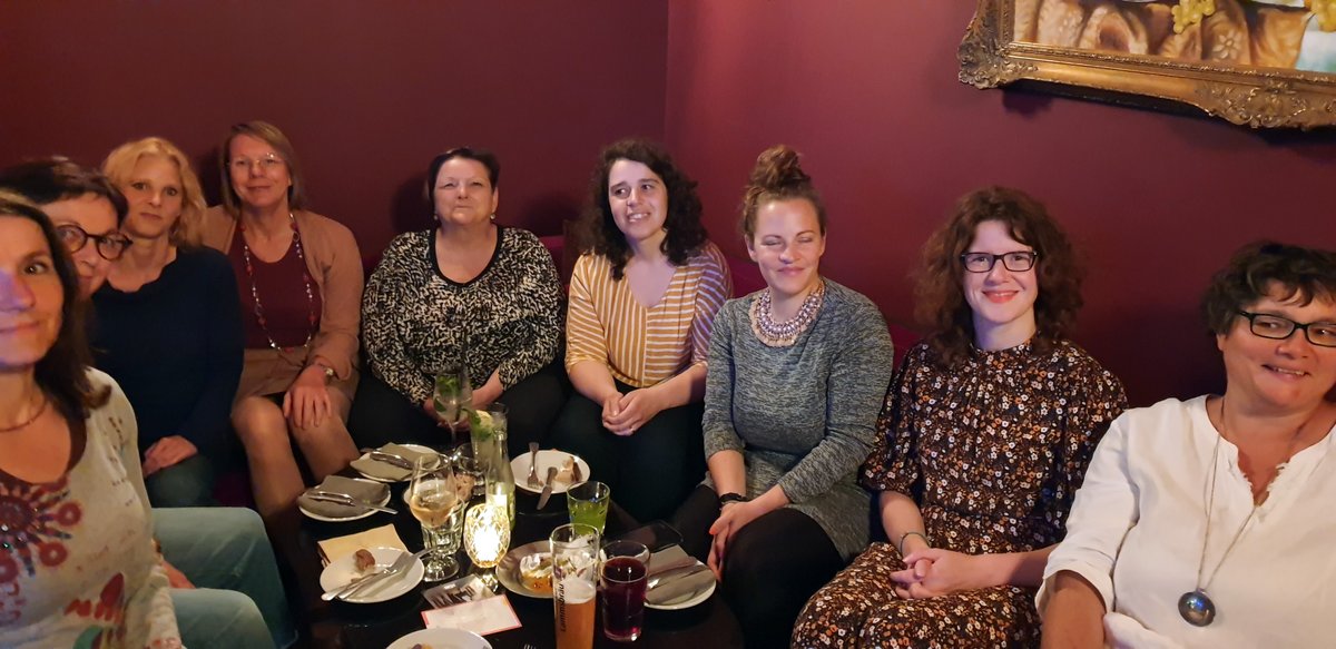 webgrrls_by's tweet photo. Wie schön, vertraute u. neue #Webgrrls endlich wieder live und in Farbe treffen zu können. Unser #Netzwerkabend am 24.5. kam super an. DANKE an Barbara für die Orga u. an Elisabeth für die tollen Fotos! Mit @MandyAhlendorf @soundofmunich @MaisHeike @gafribu @InnGritttt u.v.a. ^rl https://t.co/qvktvymkWU