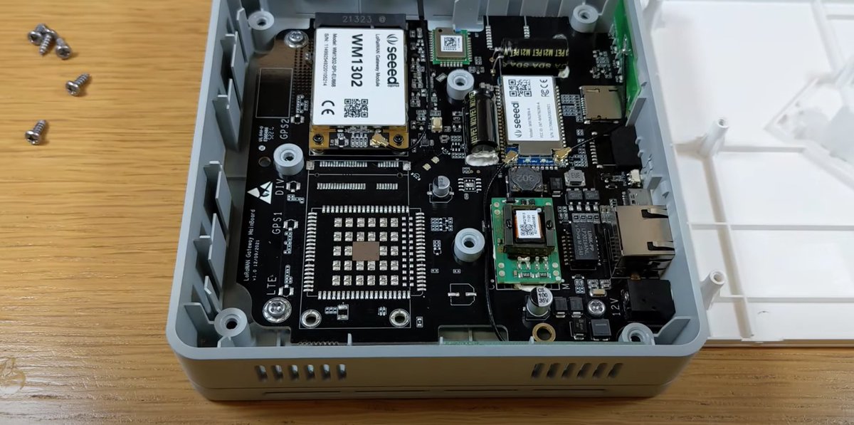 sensecapmx's tweet photo. 📺Product Review time! @bfgneil1 did a super informative review on #SenseCAP M2 Data Only on @YouTube. Chance to have a closer look at the inside parts.
👉https://t.co/jIEQOhyrqo #ThePeoplesNetwork #LongFi #LoRaWAN https://t.co/pMG4XoMkVB