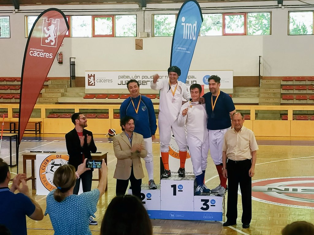 Nuestros tiradores no se bajan del cajón!!! en el Torneo de Esgrima Patrimonio de la Humanidad de Cáceres <a href="/samuelmargar/">SAMUEL MARQUEZ</a> segundo y Héctor Márquez tercero. La esgrima extremeña goza de buena salud.

<a href="/isablanco7/">ISA BLANCO</a> 
<a href="/elmilagrito_/">El Milagrito</a> 
#esgrima 
#fencing 
#sediaco
#laferreteraextremeña