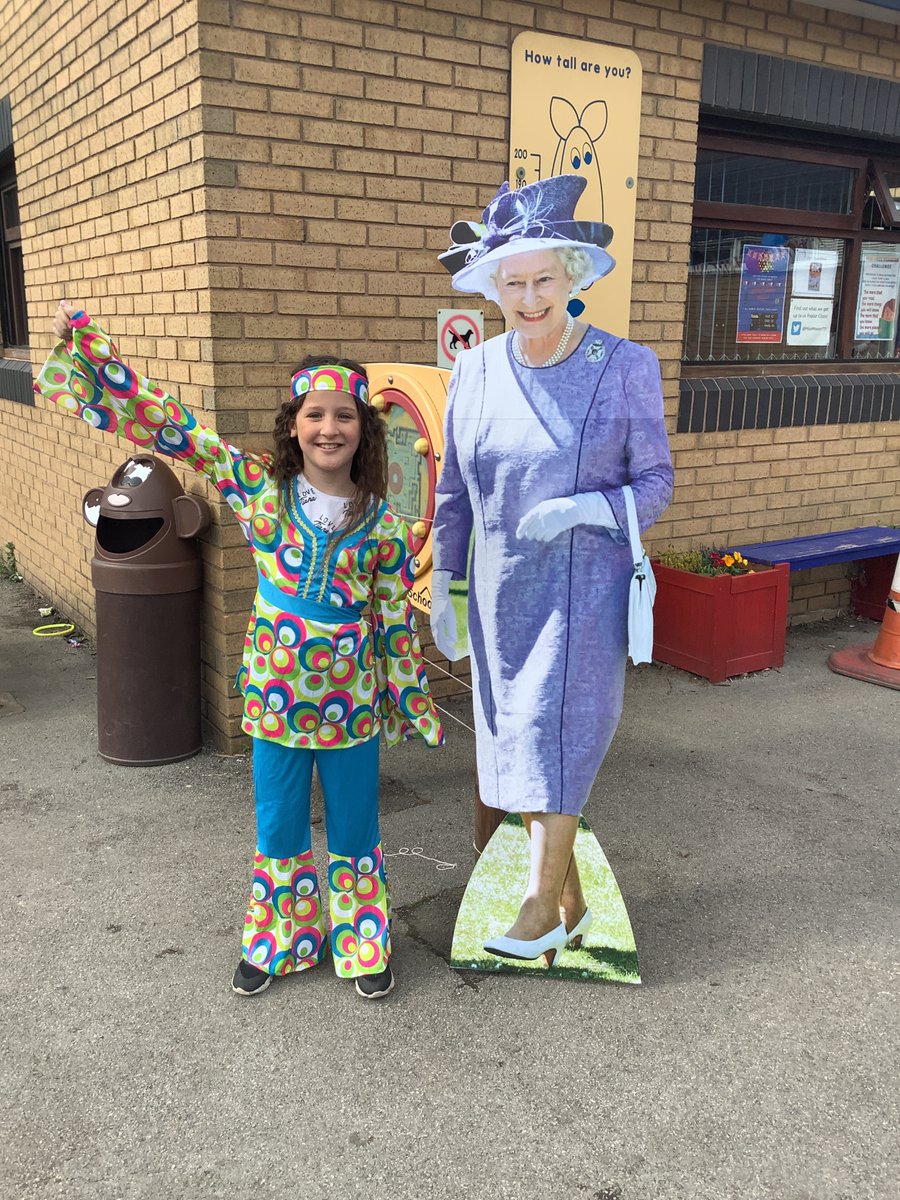 MrsFletcherYTP's tweet photo. At Yew Tree we loved the Platinum Jubilee Celebrations.  Everyone came dressed in Red, White or Blue and had an amazing day  (part 1/3)  @TrustVictorious @YewTreePrimSch https://t.co/hGDqlY7qDE