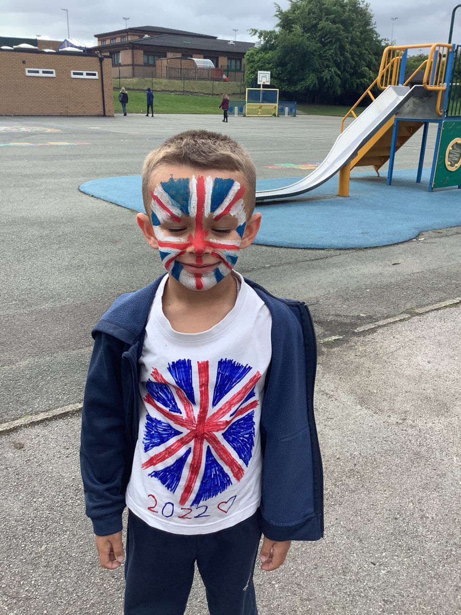 MrsFletcherYTP's tweet photo. At Yew Tree we loved the Platinum Jubilee Celebrations.  Everyone came dressed in Red, White or Blue and had an amazing day  (part 1/3)  @TrustVictorious @YewTreePrimSch https://t.co/hGDqlY7qDE