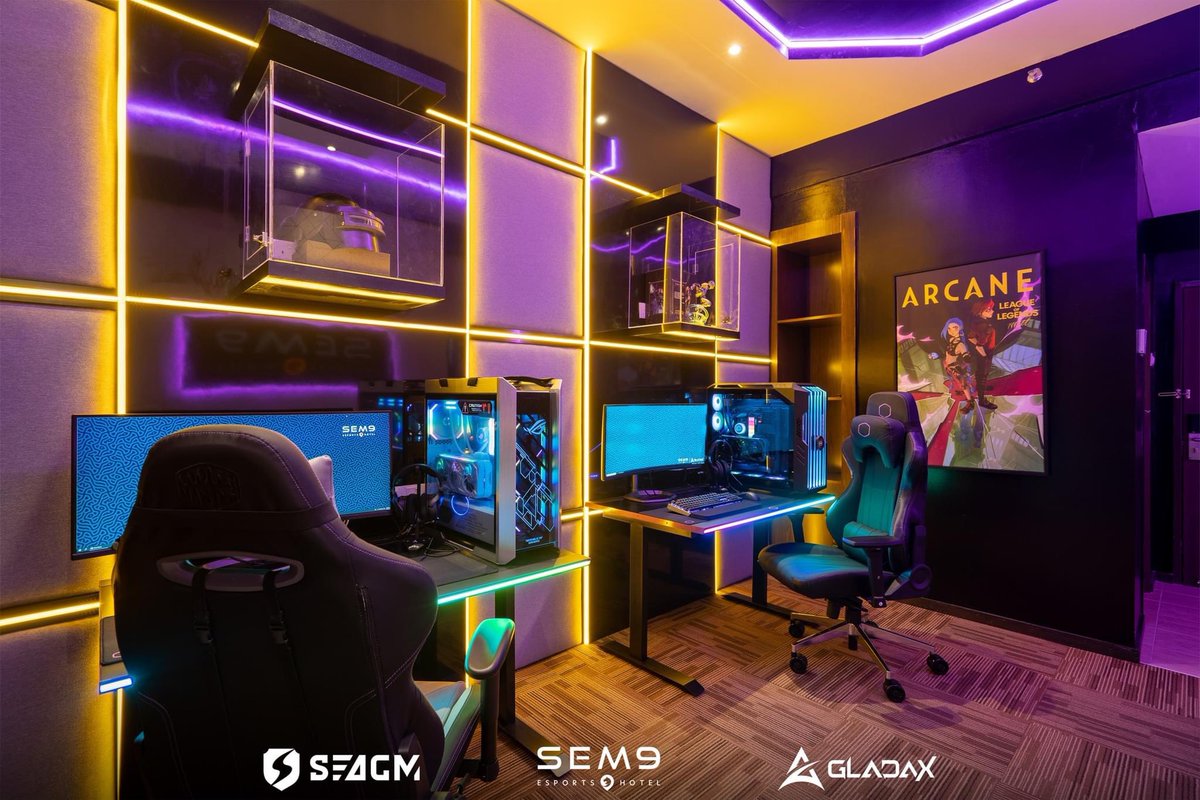 thefaizzainal's tweet photo. SEM9 Senai – Hotel dengan konsep e-sport kini dibuka di Senai, Johor. Harga pun boleh tahan, tak mahal sangat.

Bilik siap ada efek LED, WiFI yang laju dan PC Gaming yang padu!

Berdekatan Lapangan Terbang Senai, 9KM dari Johor Premium Outlet dan 32KM dari Legoland Theme Park. https://t.co/AB9XOEDw8N