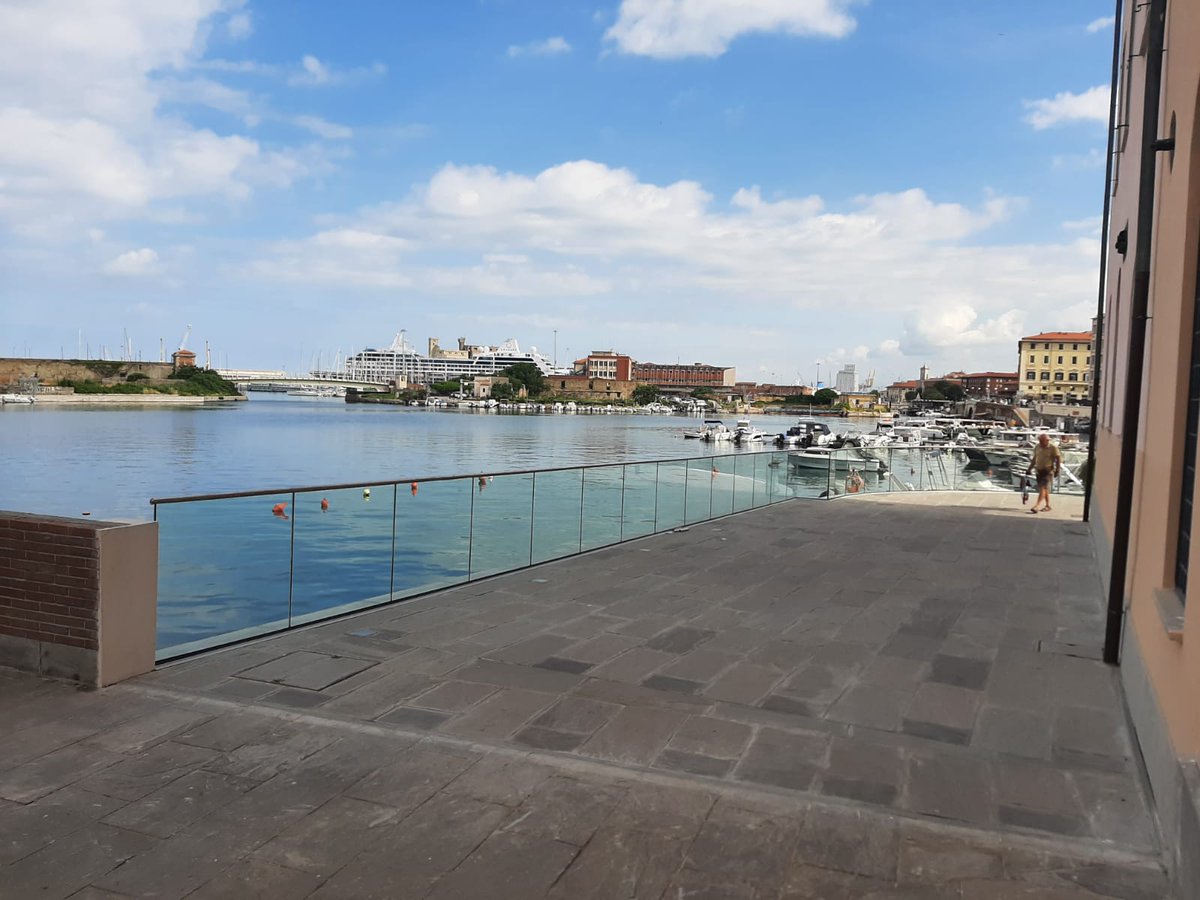 PORTA A MARE - Livorno: 𝗶𝗻𝗮𝘂𝗴𝘂𝗿𝗮𝘁𝗮 𝗹𝗮 𝗽𝗮𝘀𝘀𝗲𝗿𝗲𝗹𝗹𝗮 𝗽𝗲𝗱𝗼𝗻𝗮𝗹𝗲 che collega il Porto Mediceo con l’area dei fossi cittadini, integrando la passeggiata lungomare.