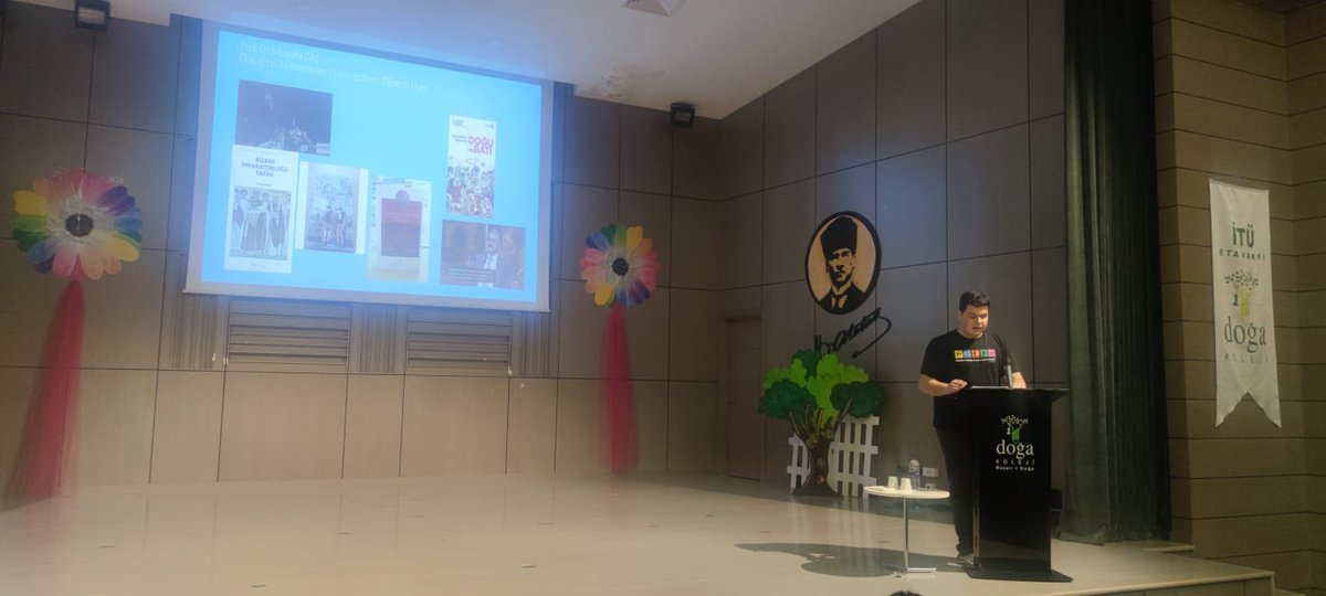 dogakolejibuca's tweet photo. Dokuz Eylül Üniversitesi Tarih bölümünde görevli değerli velimiz Prof.Dr.Mustafa Daş okulumuzu ziyaret ederek ‘’Tarih Sohbetleri ‘’ söyleşisi gerçekleştirdi . Kendisine katkılarından dolayı çok teşekkür ediyoruz.
@KvancBarlas @ISILBLT @cecemsimsek @edaapari90 https://t.co/VAfxJQPF5H